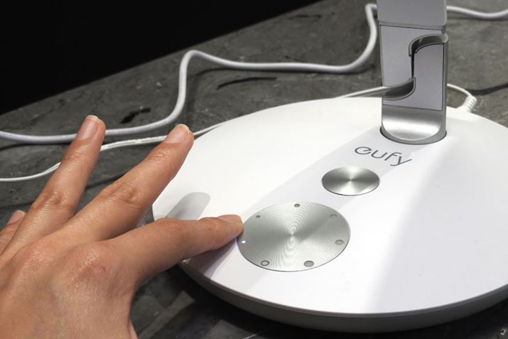 �㕔�̉~�`�{�^���ŐF����5�i�K�ɁA�����̃{�^���Œ�����6�ʂ�ɒ����\