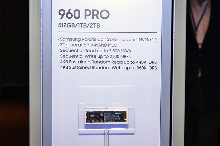 960 PRO�̃��C���A�b�v�́A512GB/1TB/2TB��3���f���B���ڂ���NAND�́AMLC V-NAND