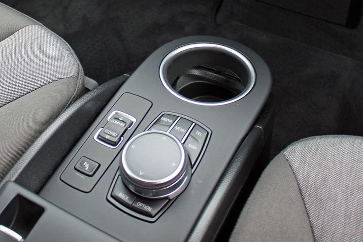 BMWł͂Ȃ݂iDriveRg[[B쐫͑ς炸ǍD