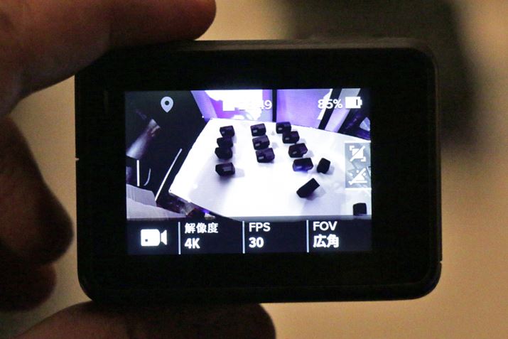 wʂɂ2C`̃^b`fBXvC𑕔Bʉ̃ACRɃ^b`āAlȒPɕύXł