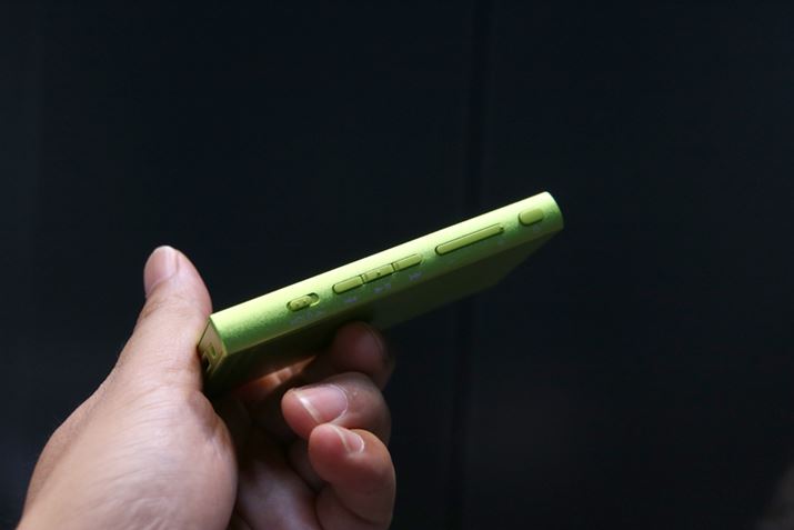 {̉Eʂɂ́Ad{[߁AĐAz[hXCb`̕L[𑕔