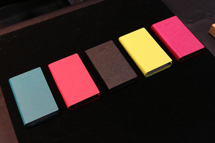 {̂Ɠ̃\tgP[X́A{̂Ɠ5FWJ