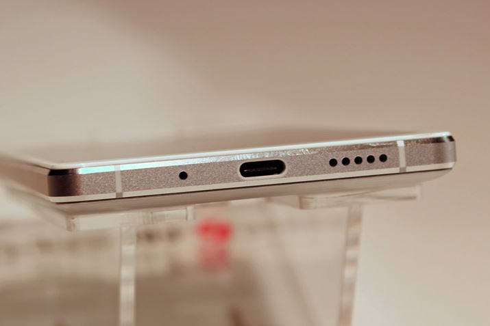 USB Type-C|[g𓋍ځB5V/3AΉȂ̂ŁAeʂȂ獂ȏ[d\