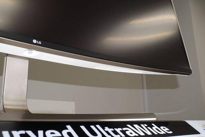 38UC99́AA_[Xs[J[BluetoothXs[J[̂悤ɗpł̂