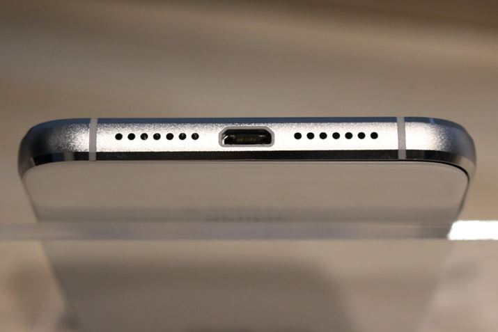 ʂɂmicroUSB|[gzuĂBȂA}[dUSB OTGɂ͔Ή