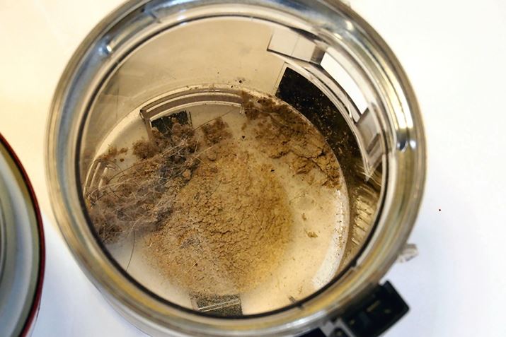 ЂƂԂ̃xbh̑|ŁAꂾ̃S~łB|ƂAׂȕ̂悤ȃS~