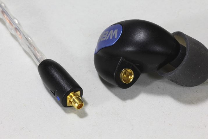 MMCX�R�l�N�^�[���̗p���Ă���A���P�[�u���ɂ���������ƑΉ����Ă���