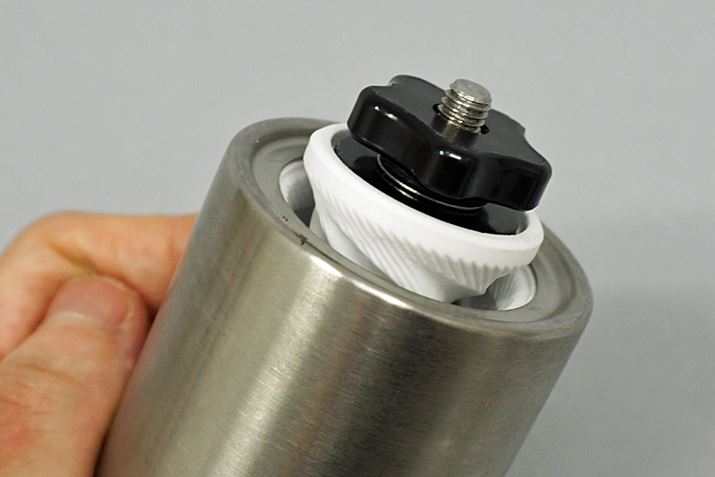 �~�����镔���ɂ͉P�����ڂ���Ă��܂��B�����𑹂Ȃ�Ȃ��悤�ɁA�Z���~�b�N���̉P���̗p