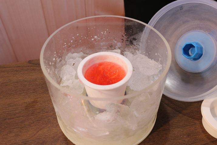 ́AXƐAꂽ{̂ɁAn`R[[̂ƂȂǂꂽpJbvZbg邾