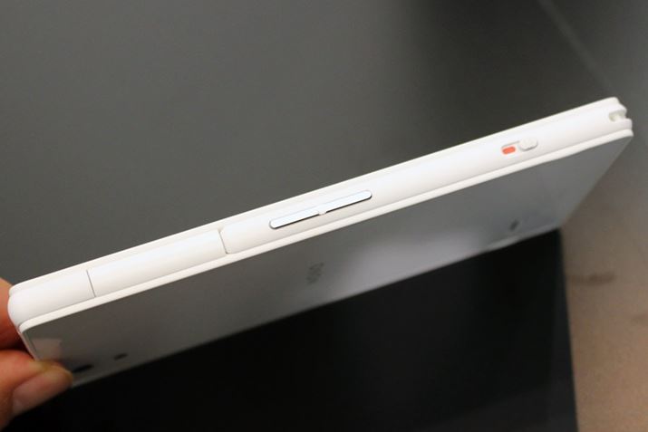 2̔łԂꂽ݂̂悤ȃfUCj[NBԂXCb`̓}i[[h̐؂ւ