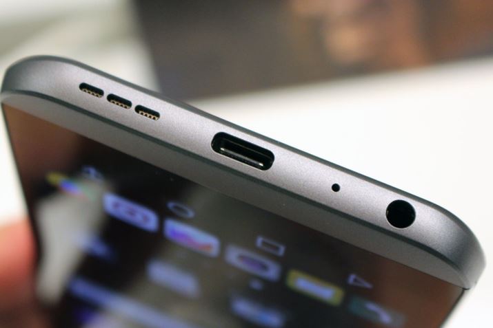 USB Type-C|[g𓋍ځAQuickCharge 3.0Ή[dƑgݍ킹邱Ƃŋ}[d\