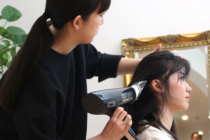 �͂�����K�v�͂Ȃ��A���点��悤�ɓ������Ă���