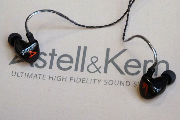 JH AudioƂ̃R{jo[TIEM Michelle