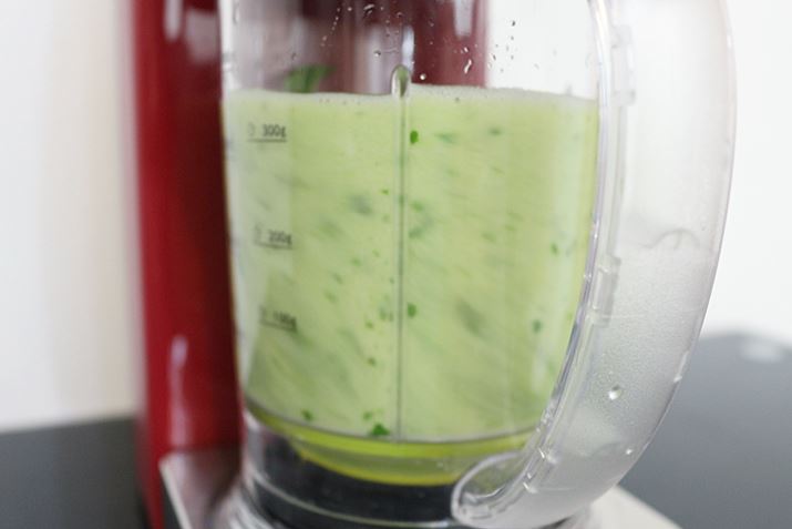 usmoothiev{^ăX^[gB2ԘAĂ͂񂳂