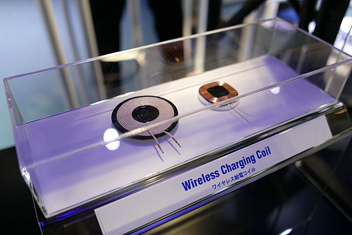 CEATEC2016ɂāATDKЂ̓WBd͂𑗎M镔iiRCj