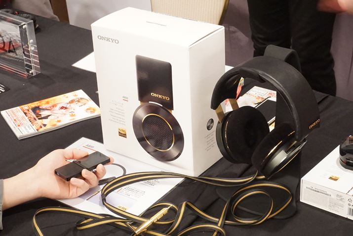 wbhtHՂŏIꂽIL[uh̃nC]wbhzuA800vBwbhohI