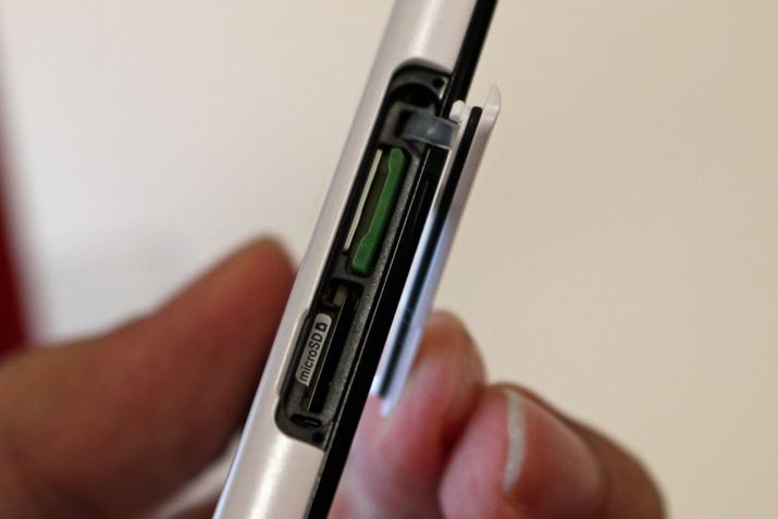 microSDXC[J[hXbg256GB܂őΉ