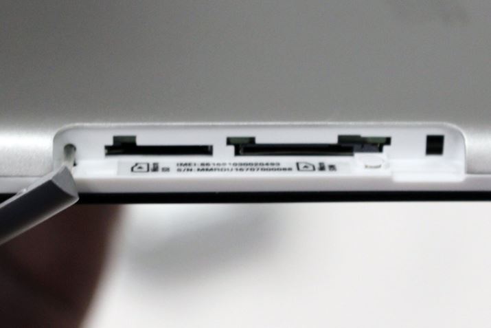 LTEʐM@\𓋍ڂAʘb\BmicroSDXC[J[hXbg128GB܂őΉ