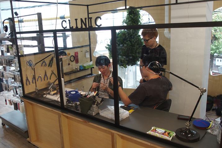 CzEwbhz̏CR[i[݁BfP[ȕCAvǑȂǂsĂ