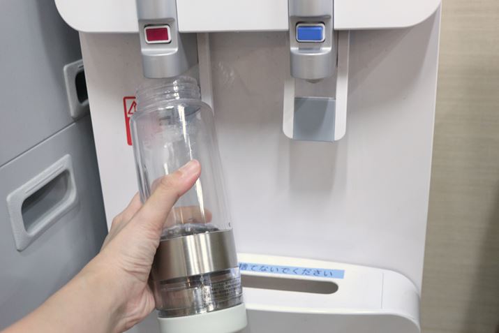 ĂуXg[i[ɂāA{̂ɂ܂