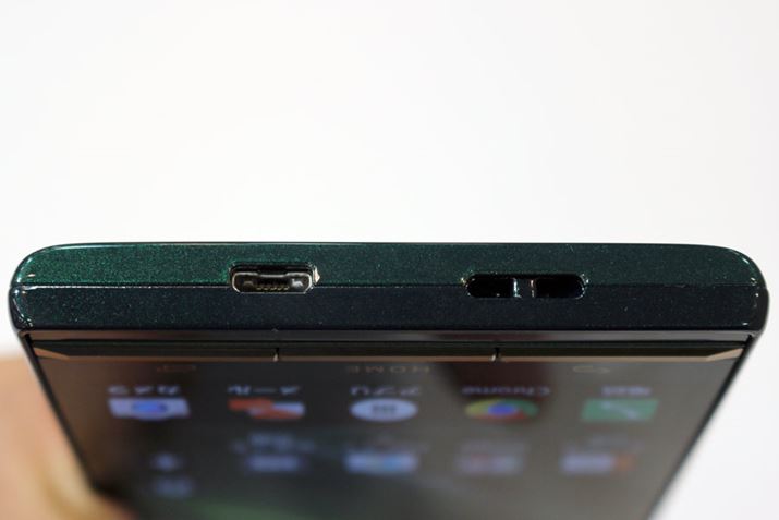 {fBʂmicroUSB|[g𓋍ځBŋߏȂȂĂXgbvz[Ă