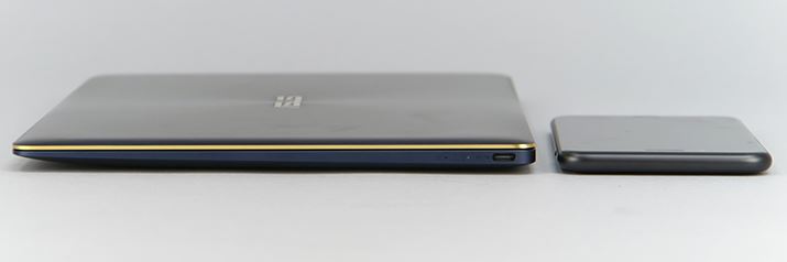 ZenBook 3̌11.9mmB7.3mḿuiPhone 7 PlusvƕׂĂ݂ƁAɔ̂킩