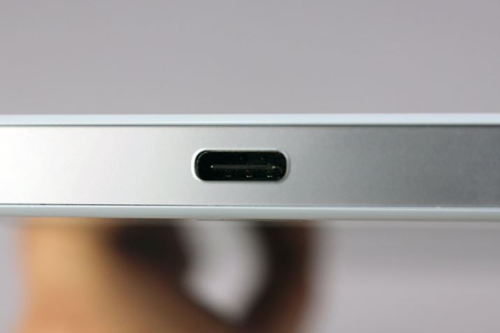 USB Type-C|[g̗pB[dP[uȂ̂ŕʓr낦Kv