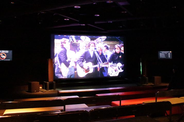 f̗lqB܂200^XN[ڂɔэł