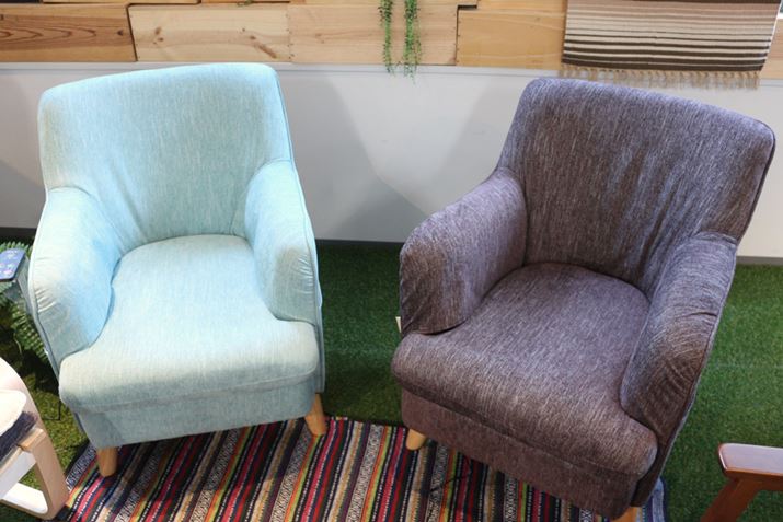 J[͕̃ANZgɂȂ肻ȃAeB[Nu[ƁACeAɂȂ݂₷uE