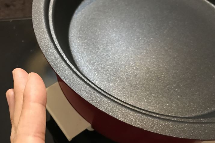 �O�����v���[�g���A���Ȃ�M���Ȃ镔�����ނ��o���B�����ɂ͋C�����悤