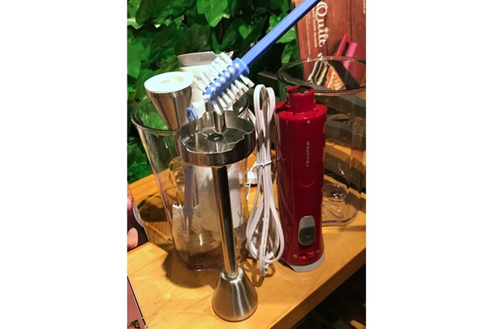 �A�^�b�`�����g�ׂ̍��������̎����ɕ֗��ȃu���V���t������