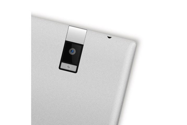 ���C���J�����͉�f����800���ƁA�W���I�ȃX�y�b�N�ɂƂǂ܂��Ă���