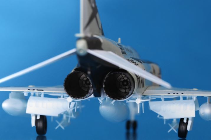 �o���G���W���̒��܂Ő��I�B���Ȃ݂ɁA�g�ݗ��Ă�ۂɒ�����ԁi�ʐ^�j�Ɣ�s��Ԃ�I���ł��܂�