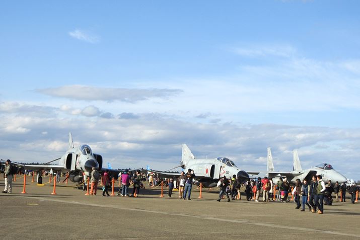 ��������Ⴂ�܂���F-4�B �E�͐V�c����n�������Ă���F-15