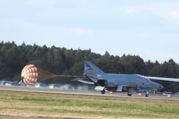 �n��ɕ����~�肽�{����F-4�I ����������