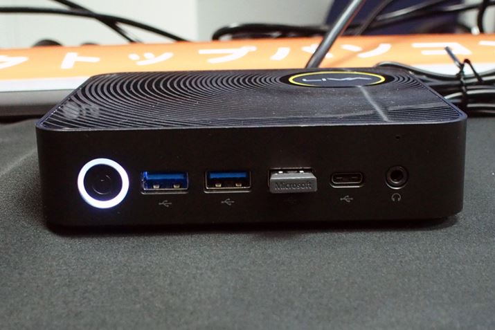 {̑Oʕɂ́AUSB 3.0USB 3.0 Type-CƂ悭gC^[tFCXzu