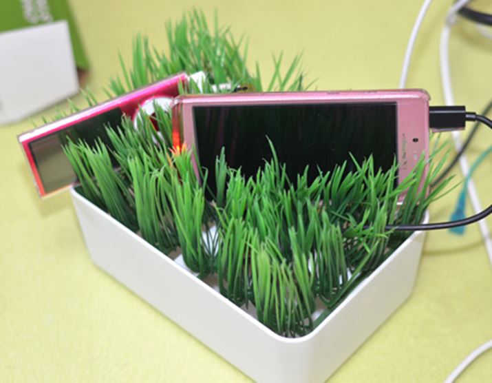 [d鎞́A̎łӂƃX}zBxĂ܂BiƂႢǁIj