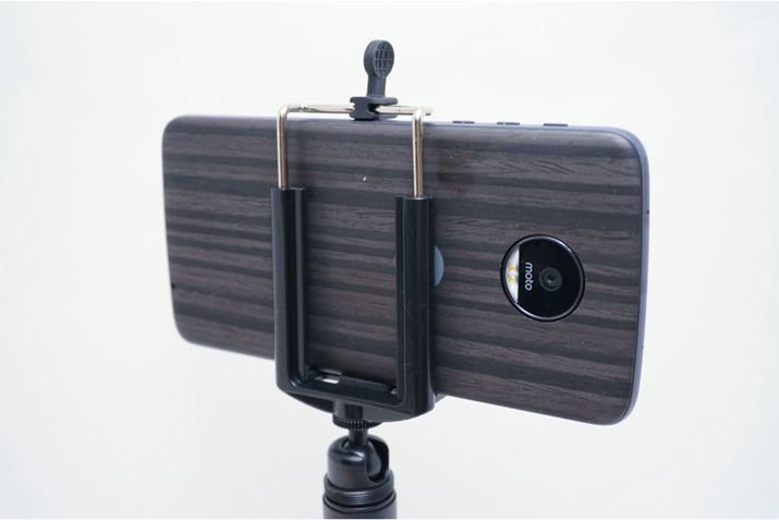 X}zwʂ̃CJz_[ɉBȂ悤ɃX}zŒ肵܂