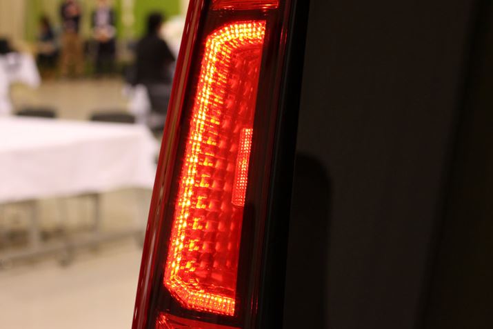 JX^ñe[vɂ́A̓IɌu3D LEDvv̗pĂ