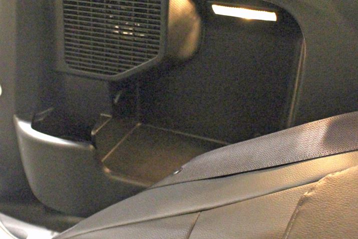 AV[gɂ́AJbvz_[̂قAeBbVy[p[̔uXy[XpӂĂ