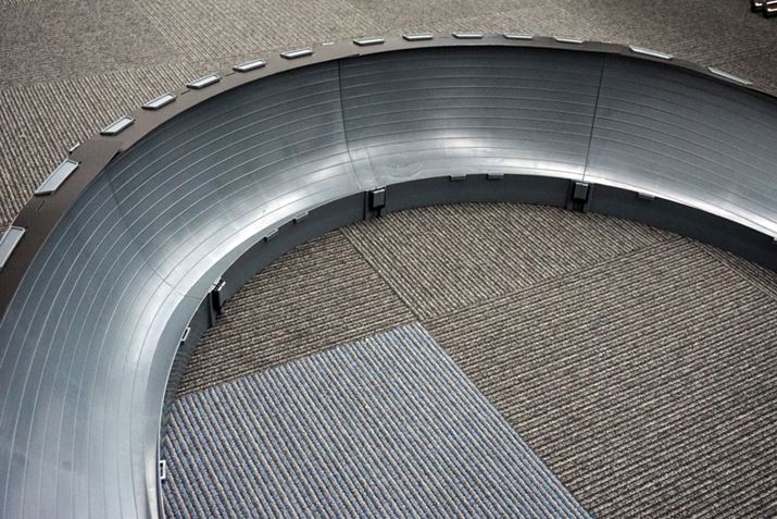 R[i[ɂ90°̌X΂Ă邪AHʂɎ{ꂽׂuƍsɂAɎł