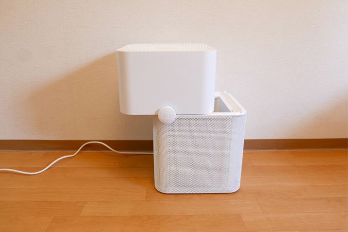 �{�̏㕔���t�@�����ŁA�����̃t�B���^�[�����z�����񂾋�C��������ɐ����o��