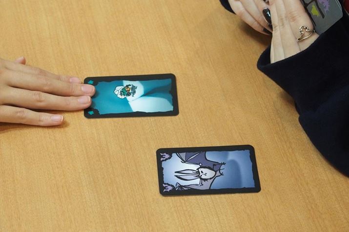 E\oA{̎ĂƓꂽ肷ƁA錾l̏ɃJ[hu܂