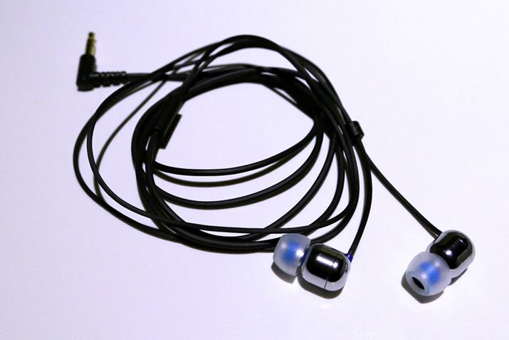 �P�[�u���ɂ�4�c�̖��_�f�����g�p�B�����͖�1.2m��