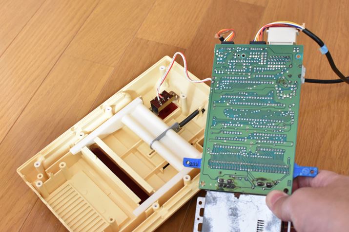 ՂSɎO悤Ɍ܂AdXCb`ɂlWŒ肳Ă̂ŁAO܂