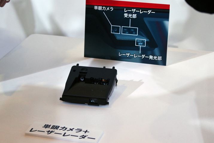 ZVO\͂̍PJ{[U[[_[𓋍ځB^]x@\サĂ