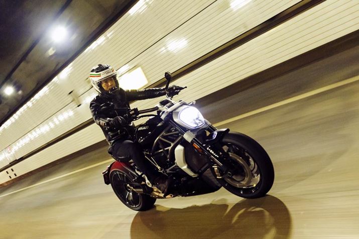 �����O�z�C�[���x�[�X�̎ԑ͍̂������H�ɓ����Ă����肵�Ă���A�������Ƃ����C���ő����