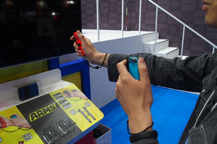 uJoy-ConvyʂȂ߁AWiiR̂悤ɘr̕SɂȂɂ