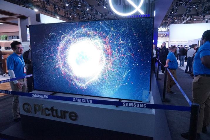 �T���X���ɂ��uQuantum Dot�v���ڂ�8K�p�l���f��