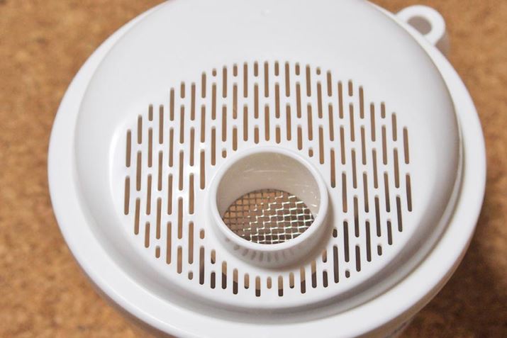 ^񒆂̌ɐ𗬂݁A]vȐ̌oĂdg݂ł